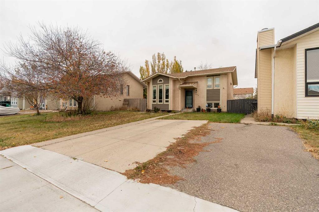 Picture for 224 Mt Crandell Crescent W