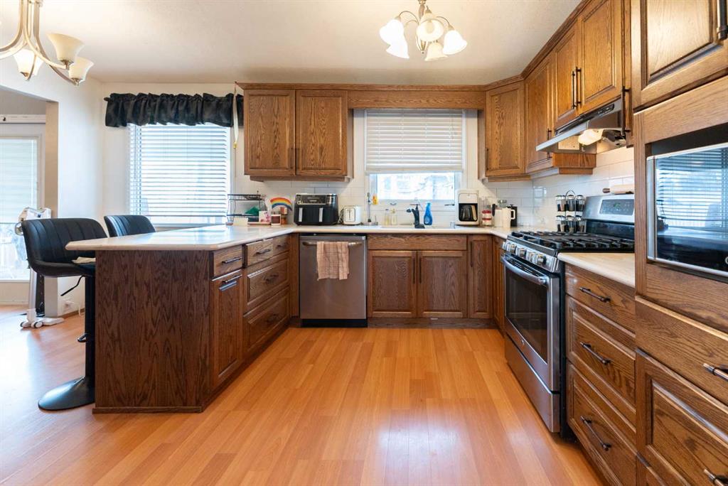 Picture for 2 Honeysuckle Road N