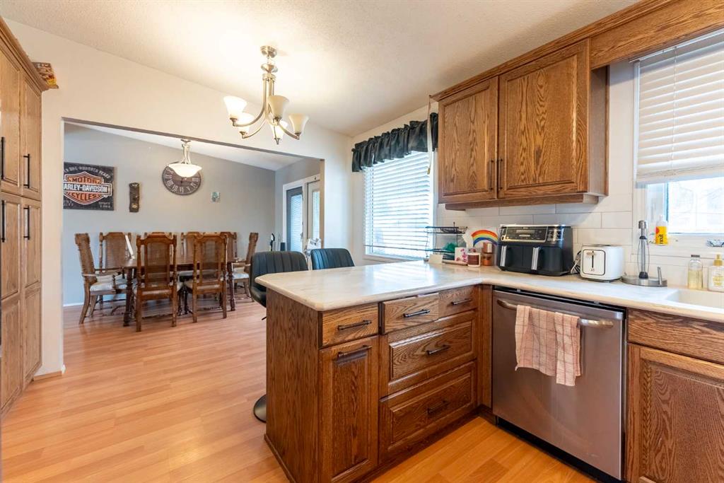 Picture for 2 Honeysuckle Road N