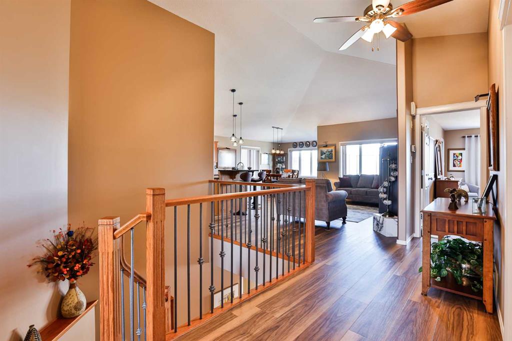 Picture for 605 Sunridge Crescent W