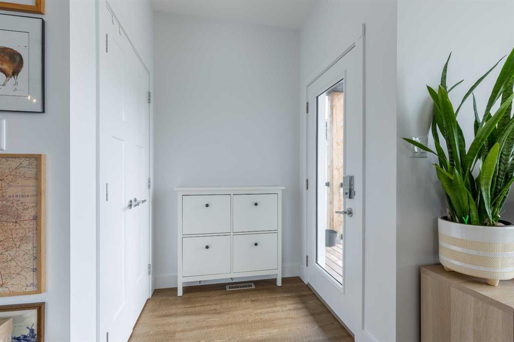 Picture for 784 Coalbrook Close W