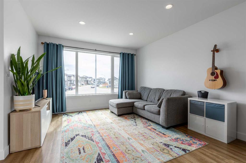 Picture for 784 Coalbrook Close W