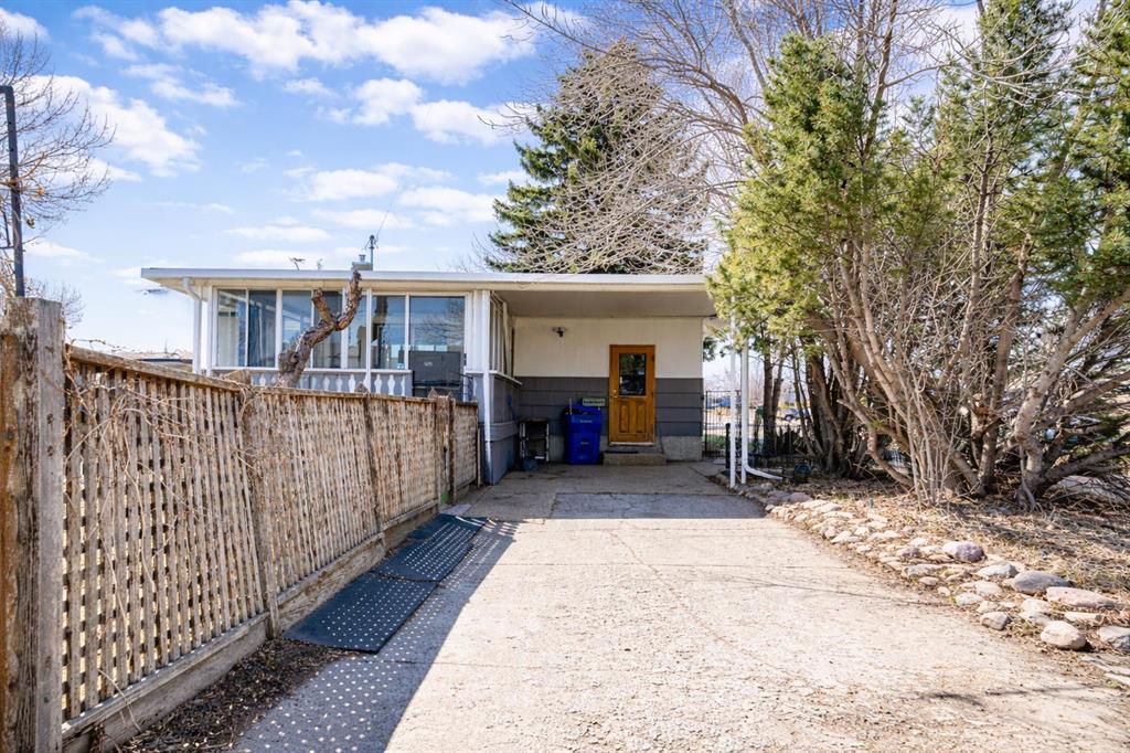 Picture for 202 3 Avenue E