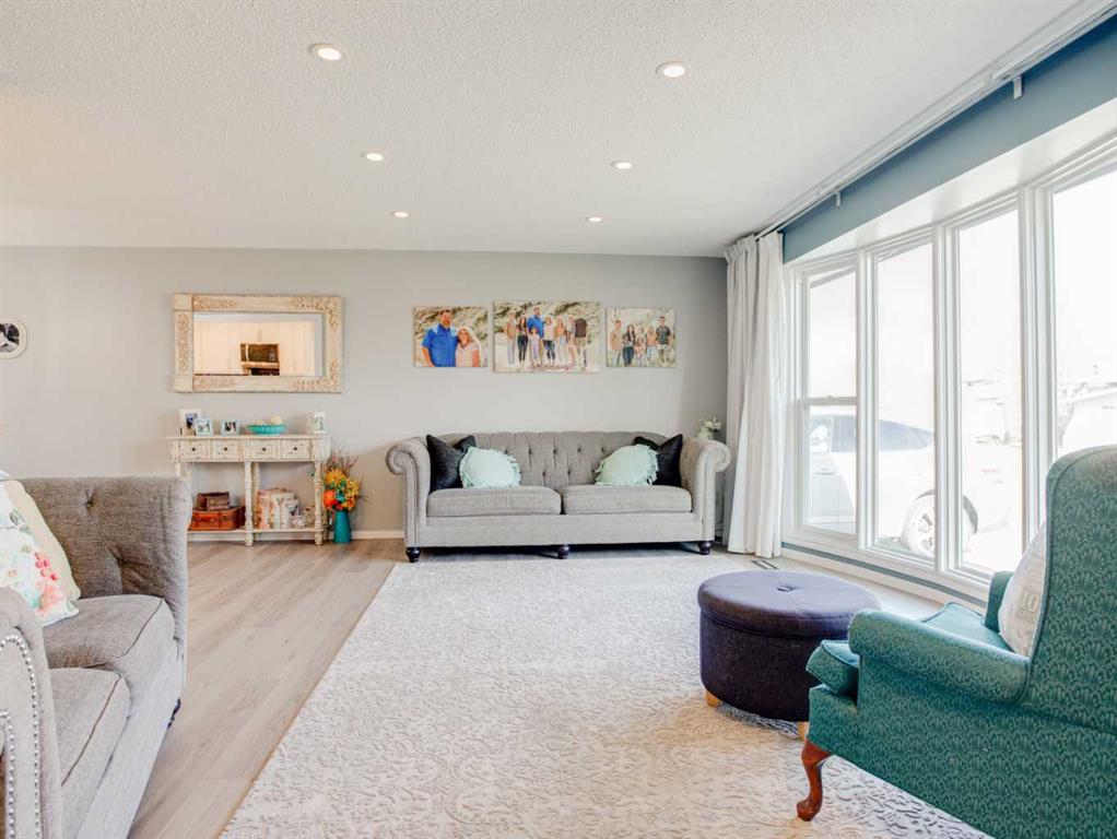 Picture for 114 Laval Court W