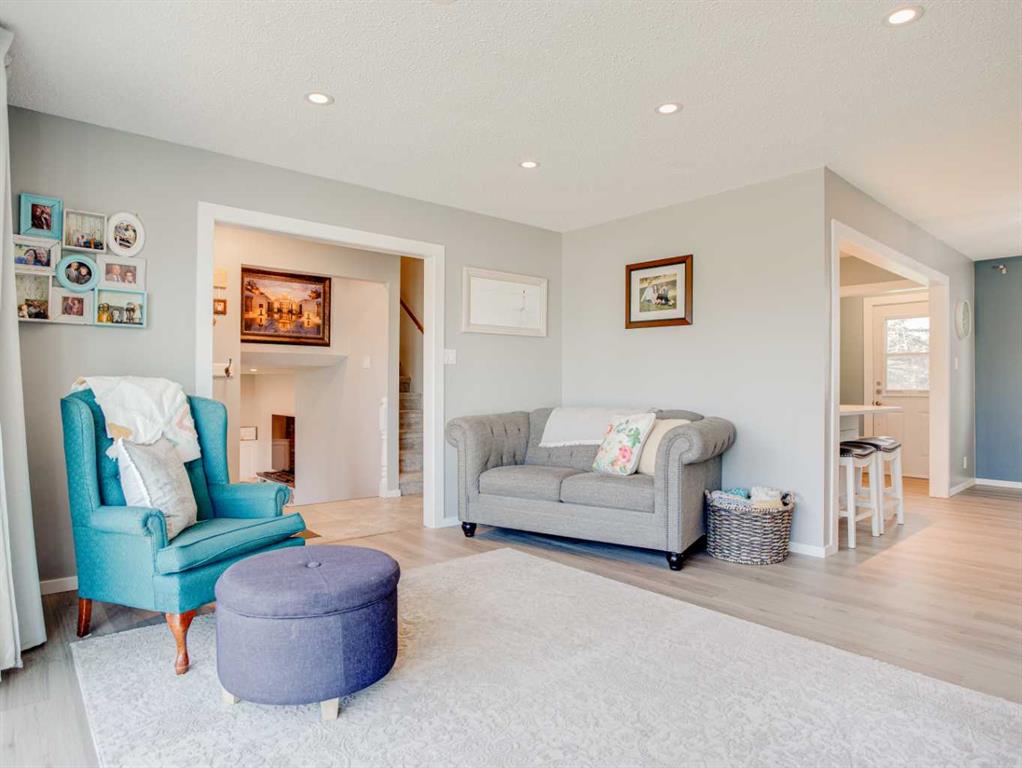 Picture for 114 Laval Court W