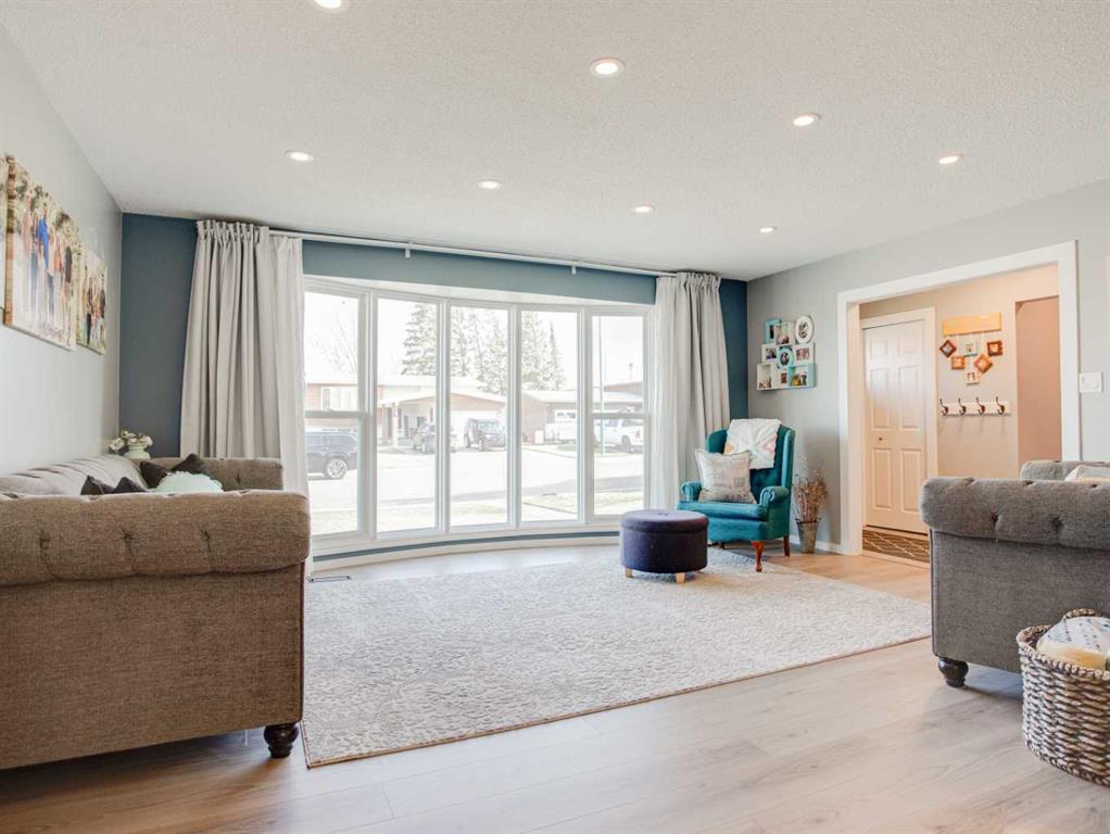 Picture for 114 Laval Court W