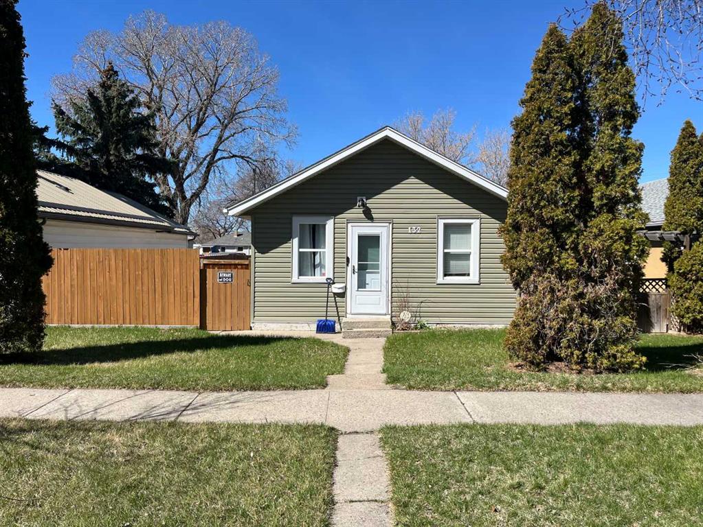 Picture for 132 20 Street N