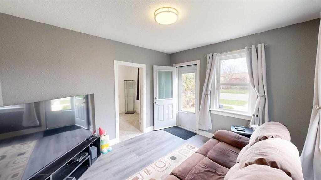 Picture for 132 20 Street N