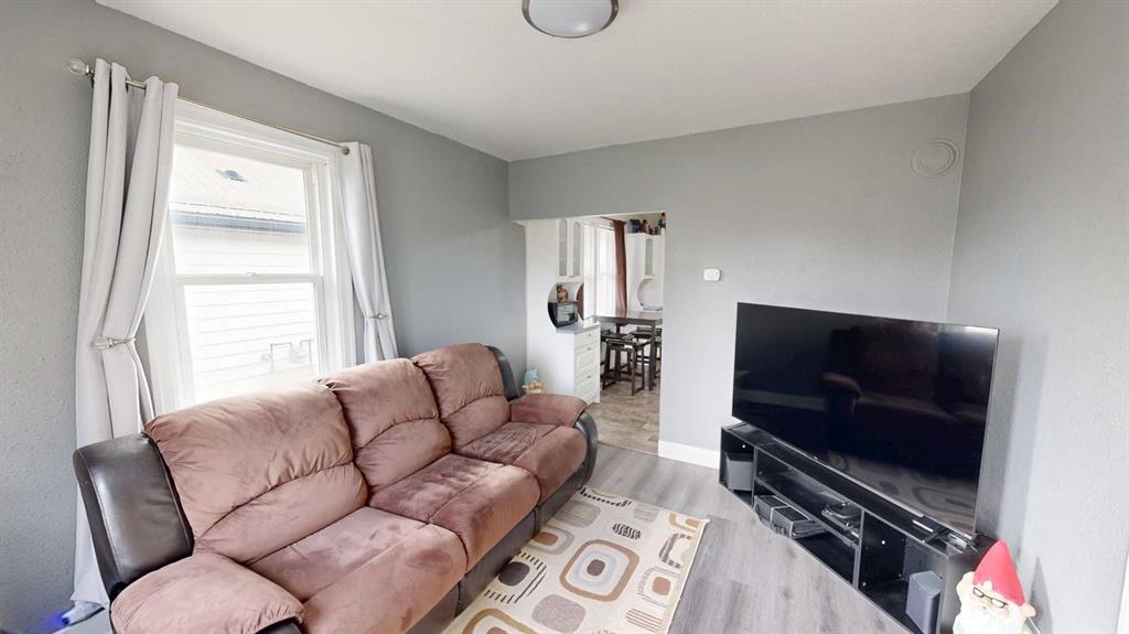 Picture for 132 20 Street N