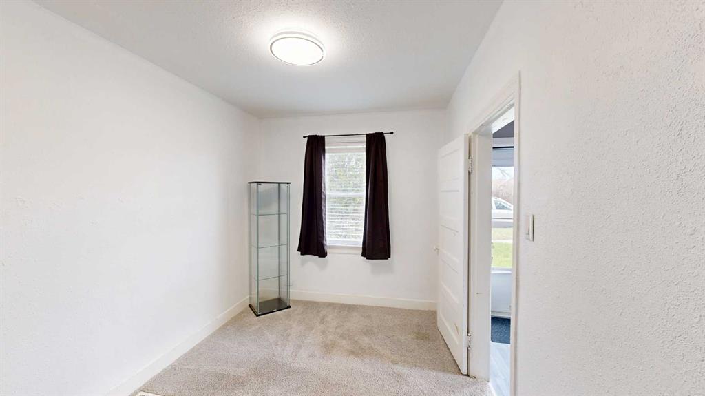 Picture for 132 20 Street N