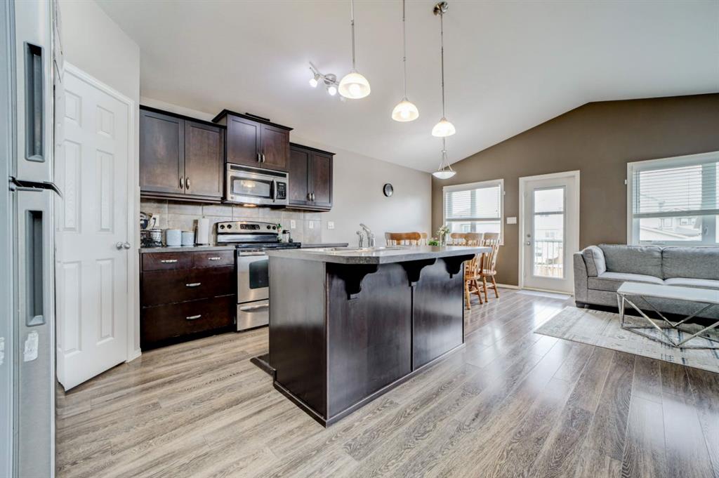 Picture for 821 Silkstone Close W