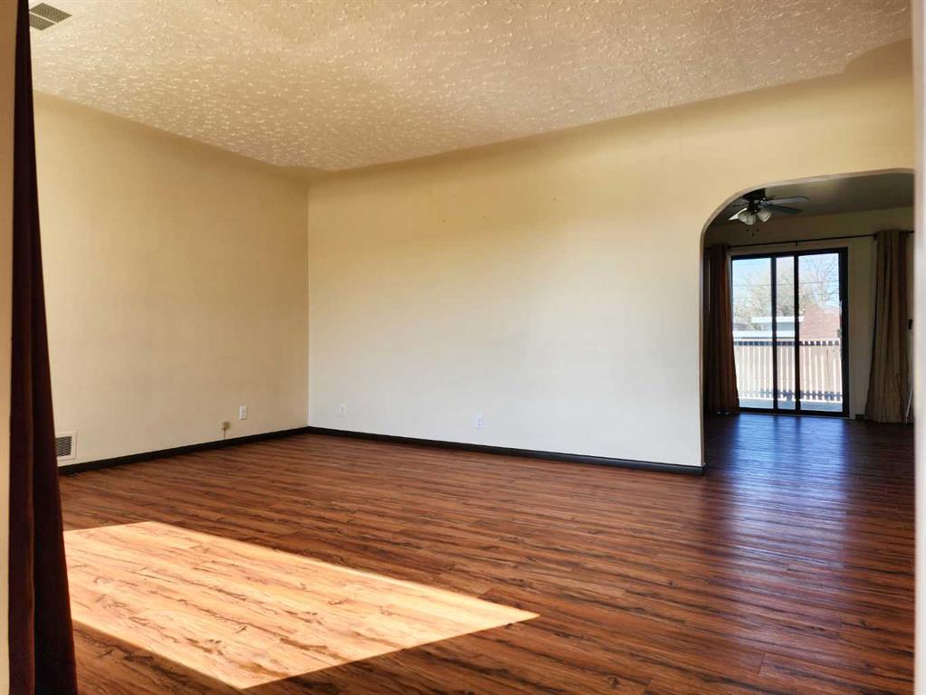 Picture for 422 21 Street S