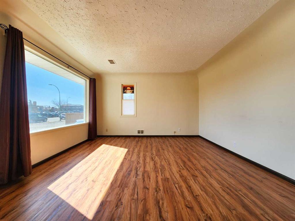 Picture for 422 21 Street S