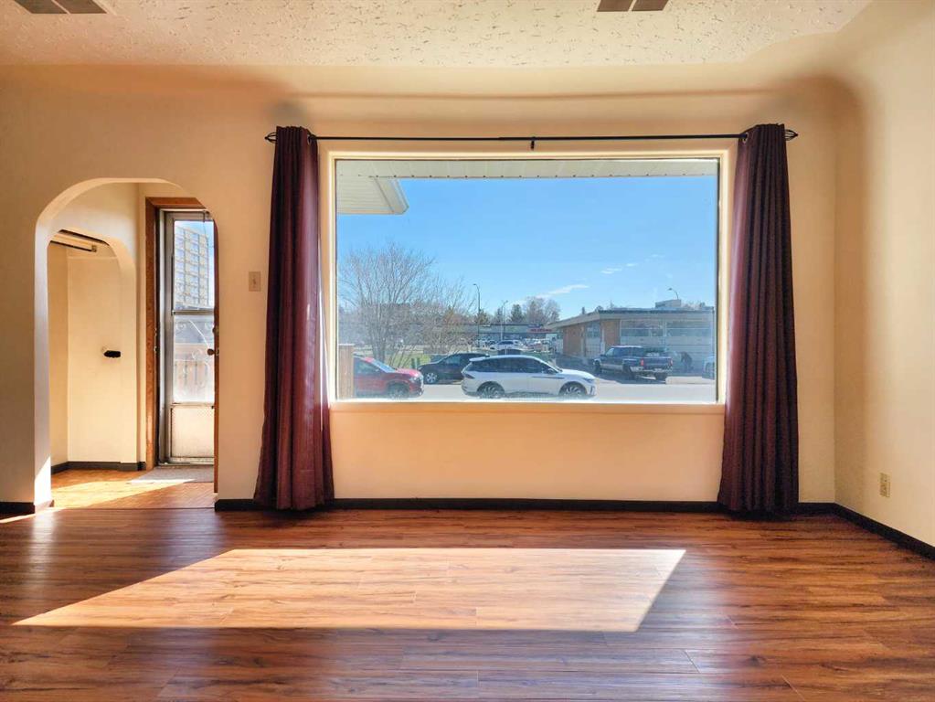 Picture for 422 21 Street S