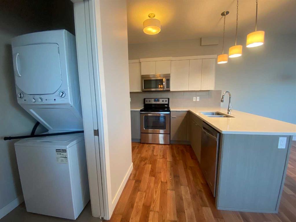 Picture for 902, 35 Aquitania Circle W