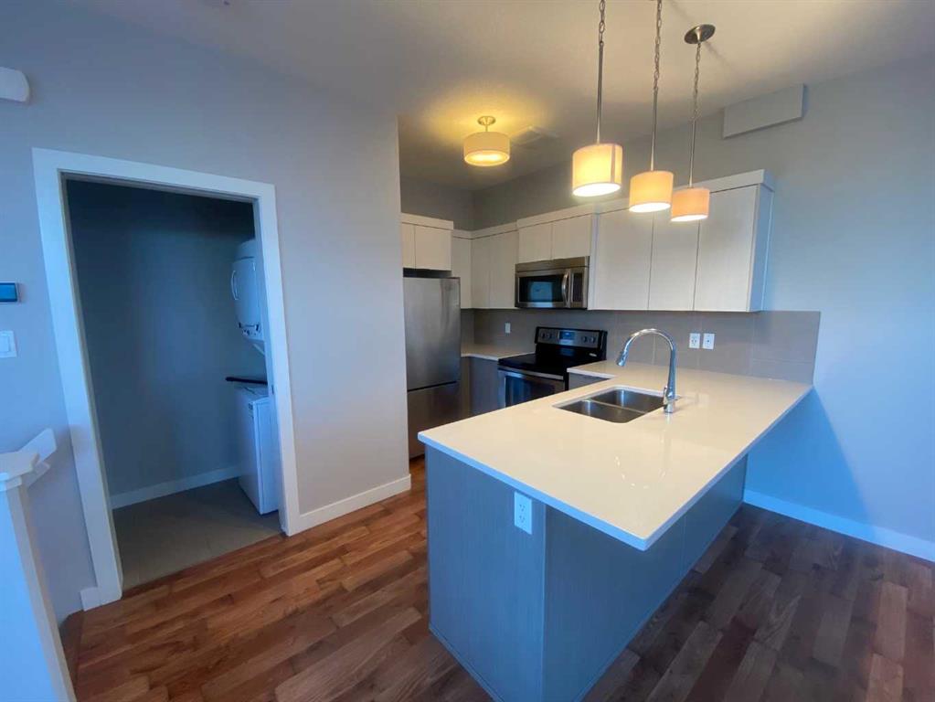 Picture for 902, 35 Aquitania Circle W
