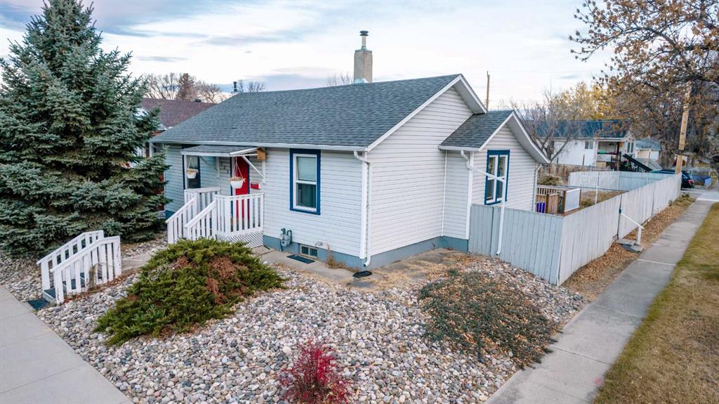 Picture for 723 9 Avenue S