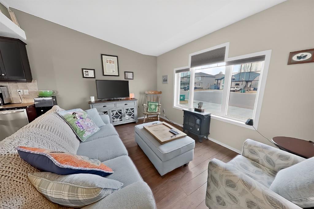 Picture for 645 Silkstone Point W