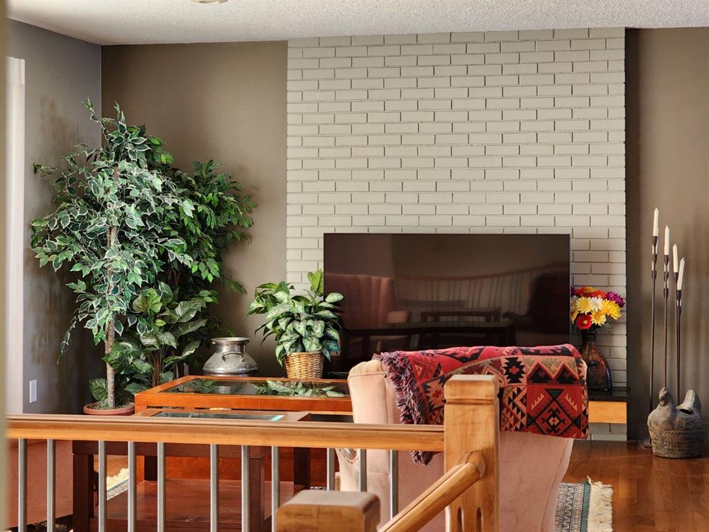 Picture for 310 54 Avenue E