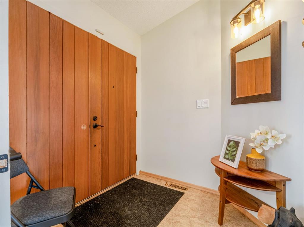 Picture for 90 Chippewa Crescent W