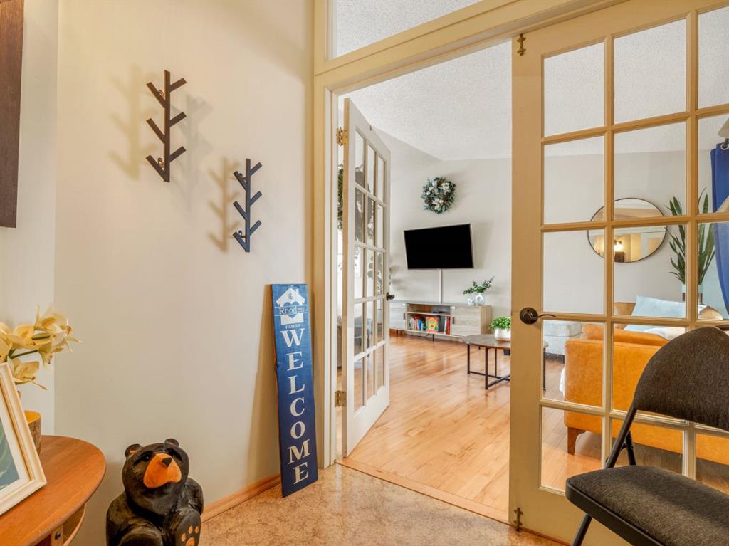 Picture for 90 Chippewa Crescent W