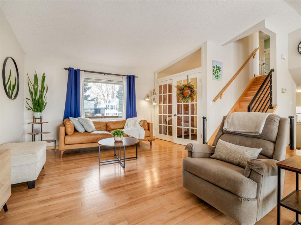 Picture for 90 Chippewa Crescent W