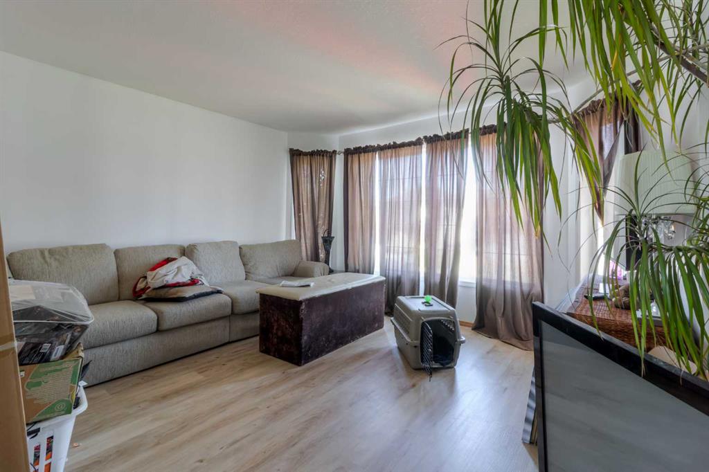 Picture for 287 peigan Court W