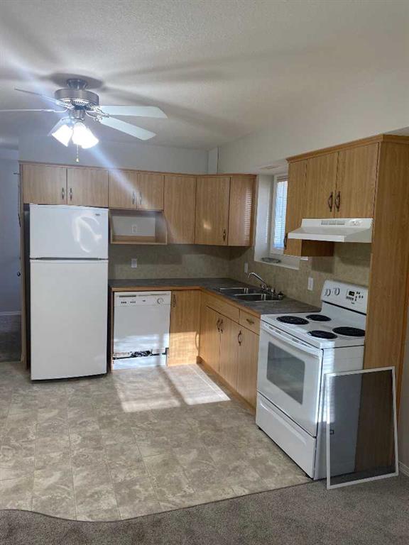 Picture for 2, 23 Highlands Place W