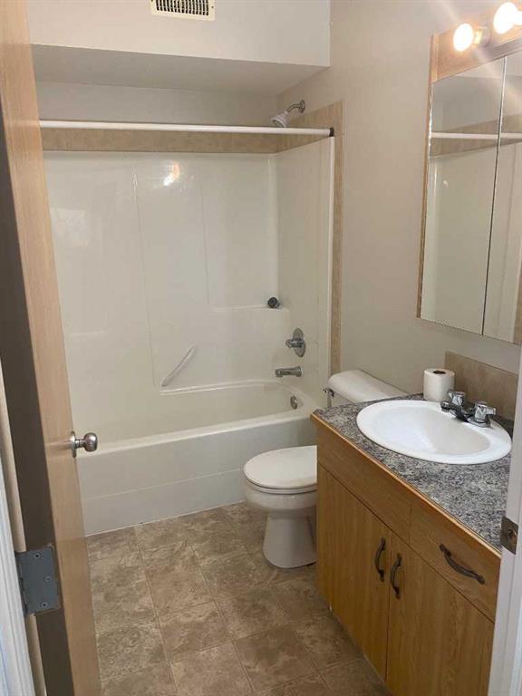 Picture for 2, 23 Highlands Place W