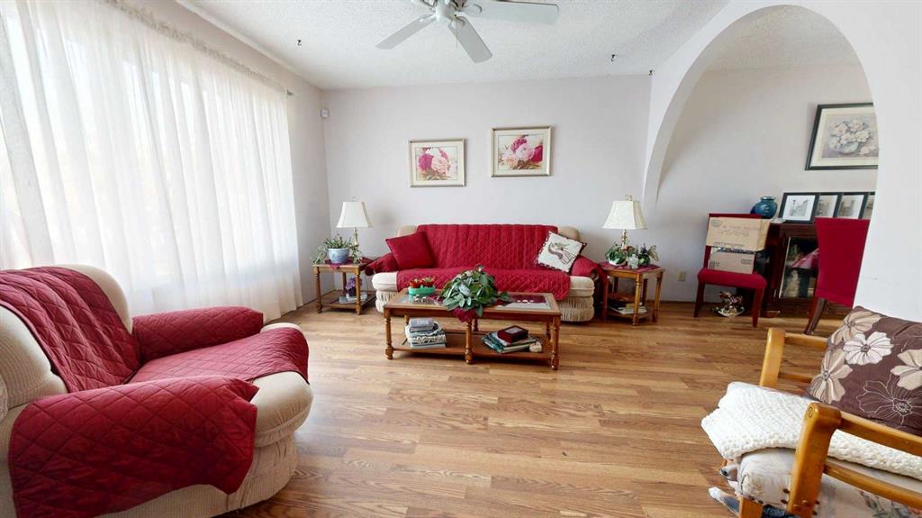 Picture for 320 Leaside Avenue S