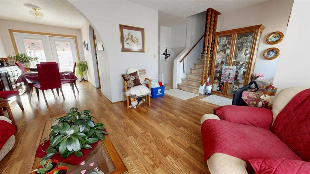 Picture for 320 Leaside Avenue S