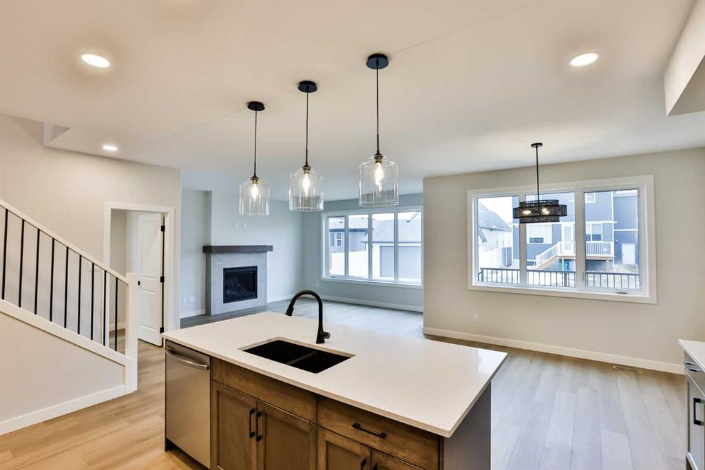 Picture for 668 Devonia Road W