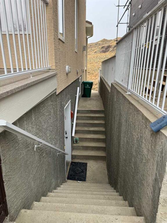 Picture for 2, 373 Canyon Boulevard W