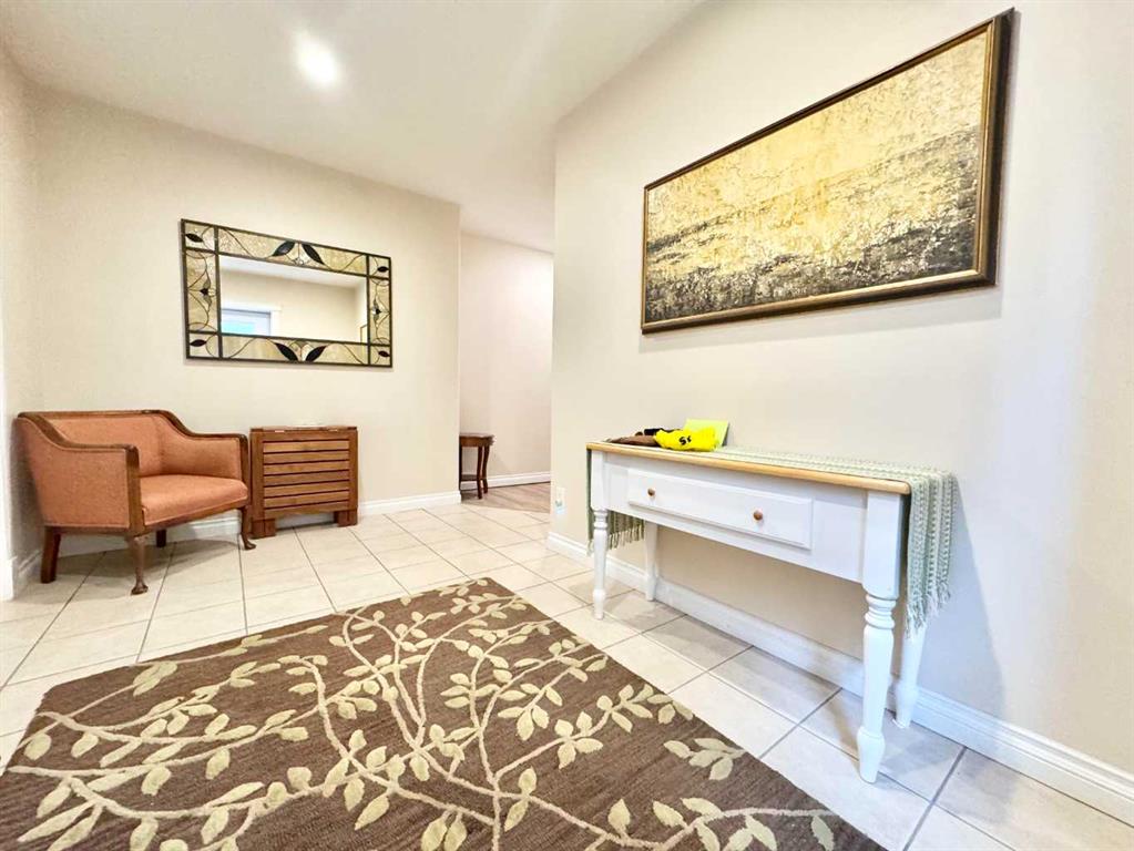 Picture for 2, 373 Canyon Boulevard W