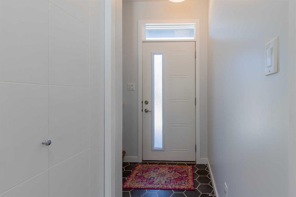 Picture for 5, 418 Highlands Boulevard W