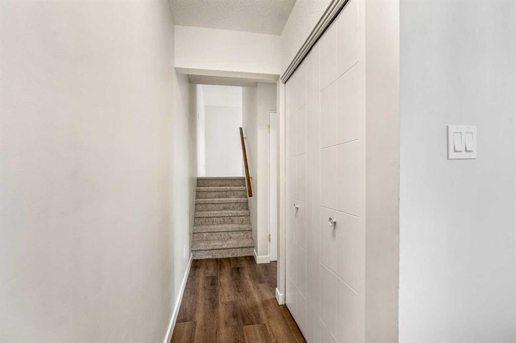 Picture for 19 Columbia Place W