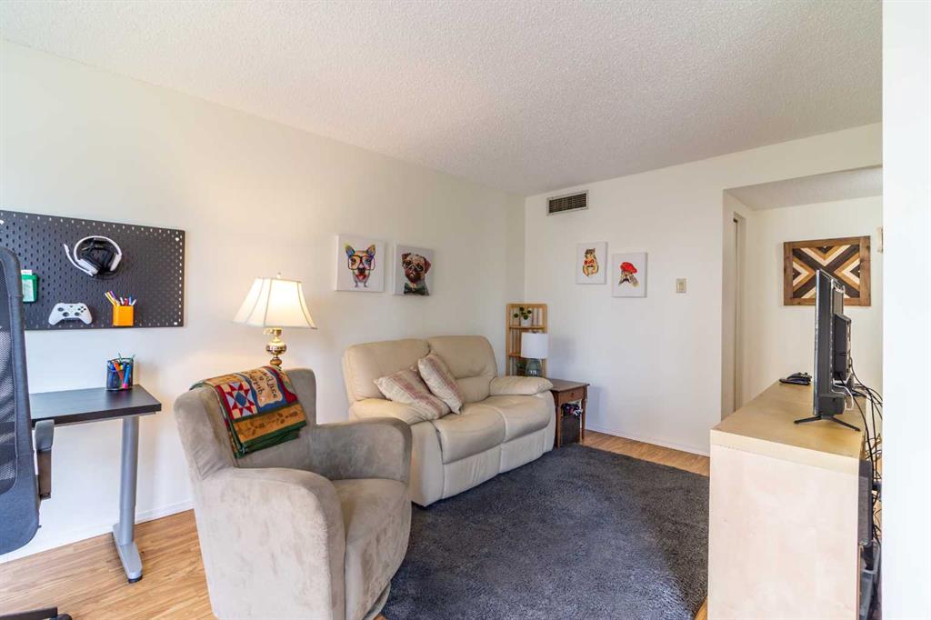 Picture for 110, 65 Temple Blvd W  