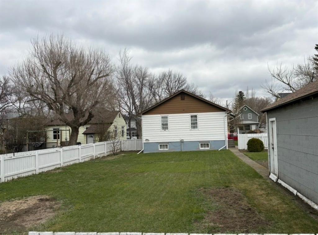 Picture for 812 6 Street S
