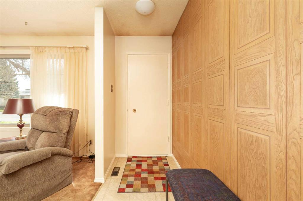 Picture for 61 Park Meadows Boulevard N