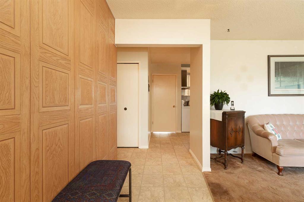 Picture for 61 Park Meadows Boulevard N