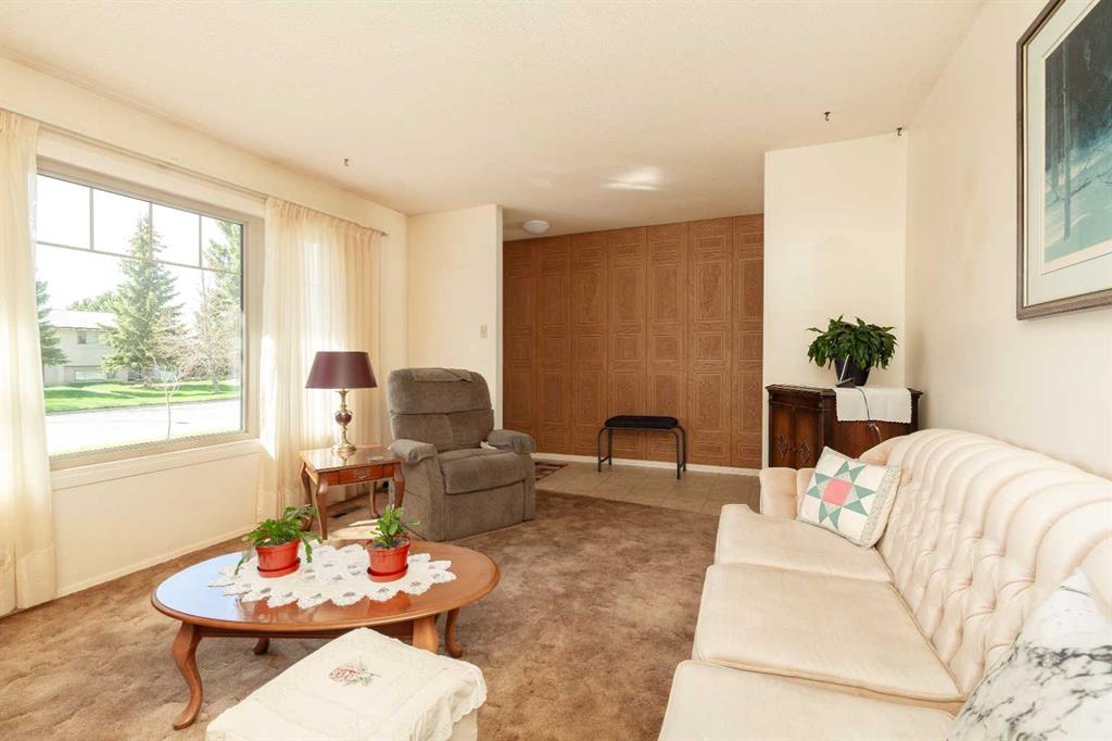 Picture for 61 Park Meadows Boulevard N