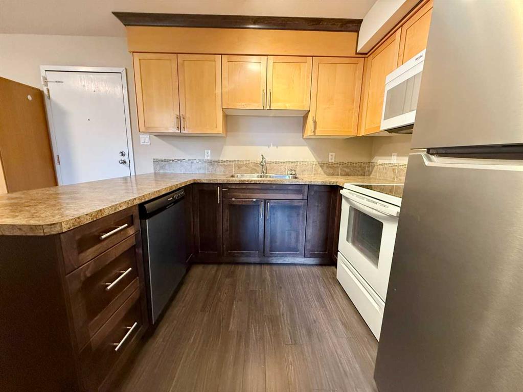 Picture for 112A, 295 Columbia Boulevard W