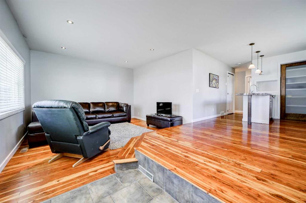 Picture for 2401 210 Street 