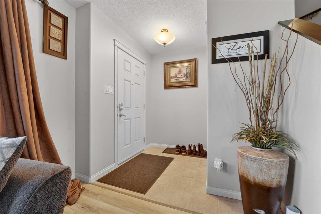 Picture for 786 Silkstone Close W