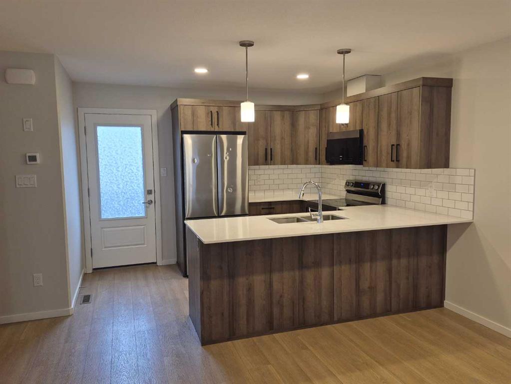 Picture for 3, 594 Aquitania Boulevard W