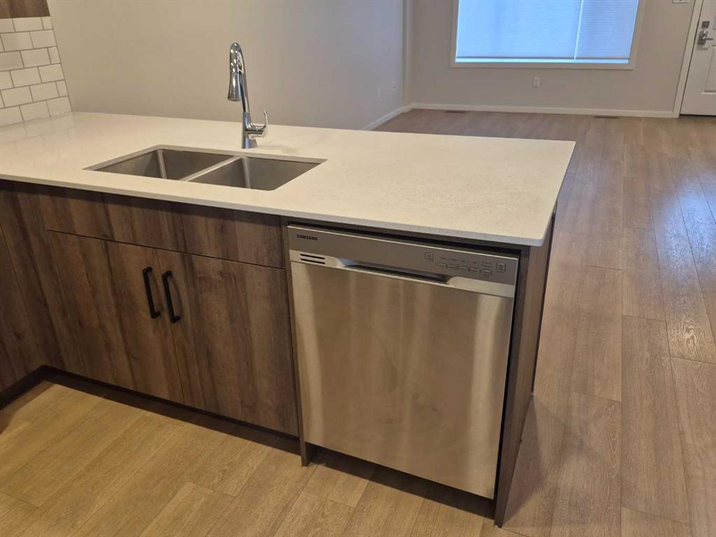 Picture for 3, 594 Aquitania Boulevard W
