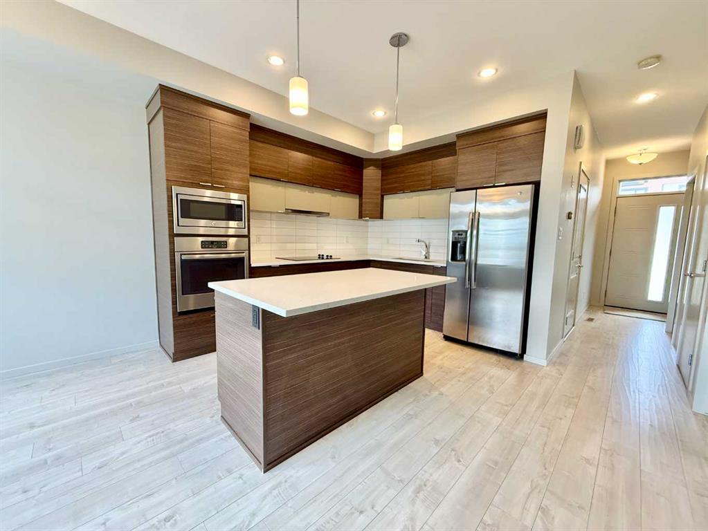 Picture for 2, 482 Highlands Boulevard W