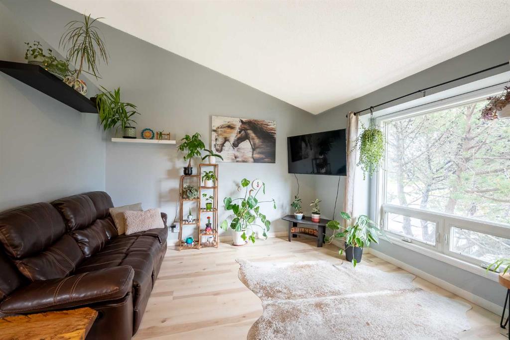 Picture for 23 Dakota Road W