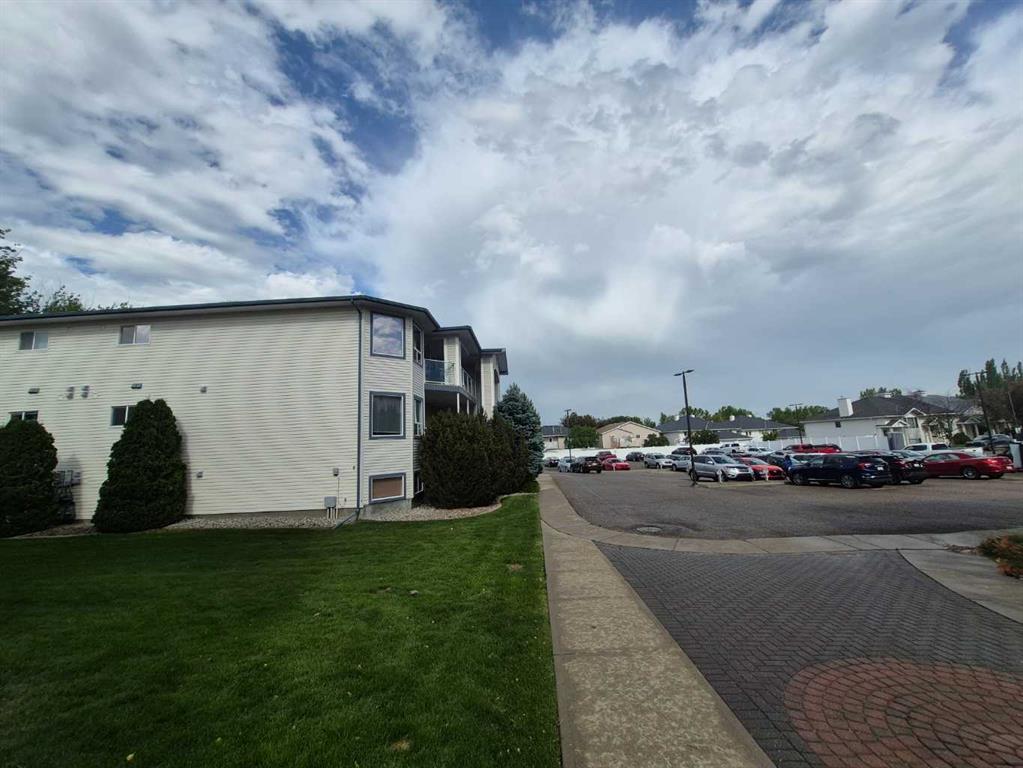 Picture for 212, 23 Chilcotin Lane W