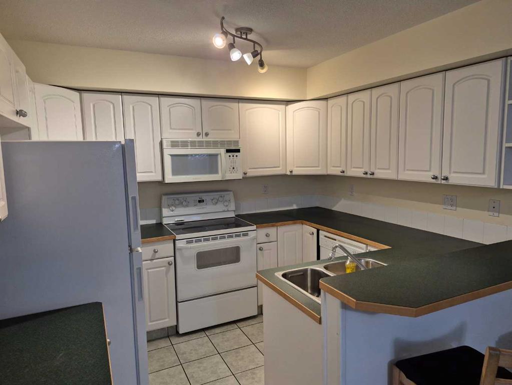 Picture for 212, 23 Chilcotin Lane W